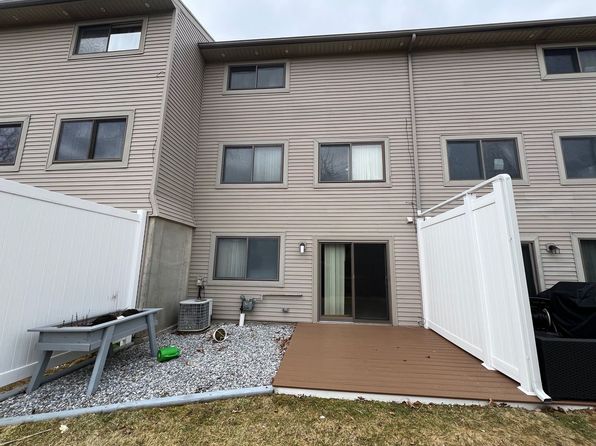 28 Southbridge Rd UNIT 302, Charlton, MA 01507