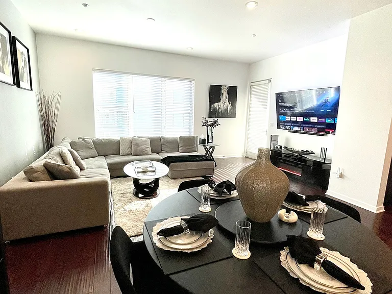 21 Gramercy #407 — Photo 4