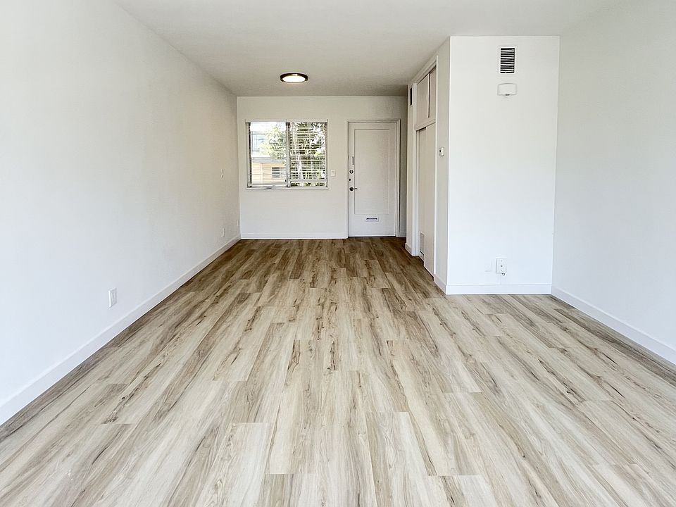 1st image of 2 Isle Of Venice Dr APT 4