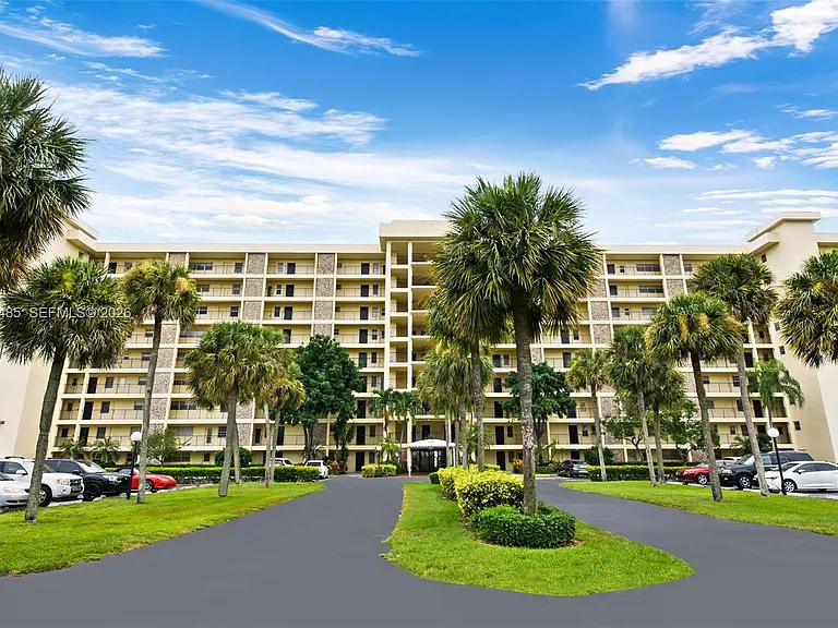 3050 N Palm Aire Dr #501 — Photo 29