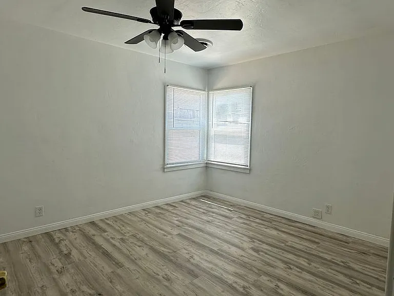 3708 Broadmoor St — Photo 8