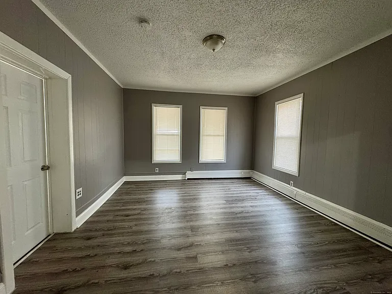1102 E Main St #1 — Photo 9