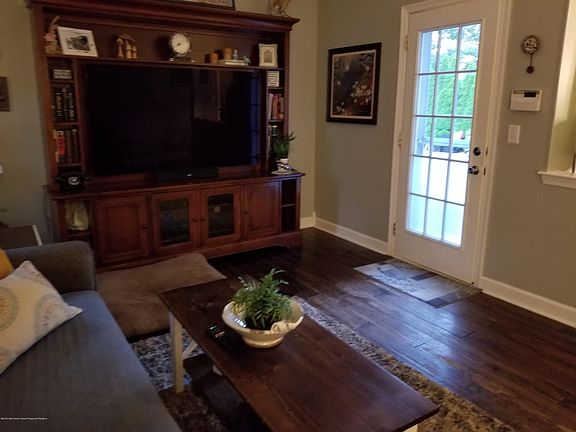 5th image of 989 Feathertree Dr