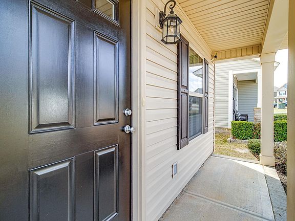 3rd image of 609 Riglaw Ln