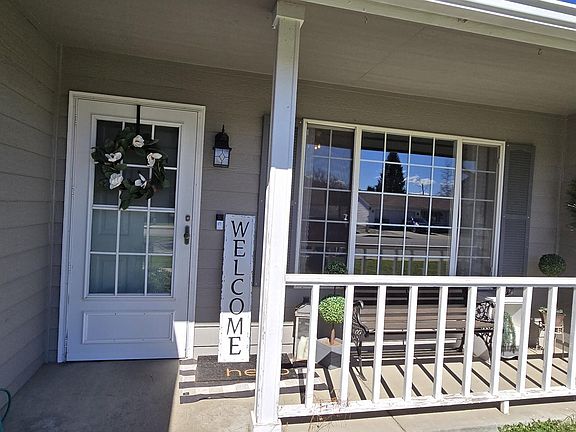 2nd image of 906 E Glacier Peak Dr