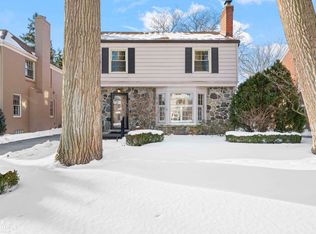 419 Maison Rd, Grosse Pointe Farms, MI 48236