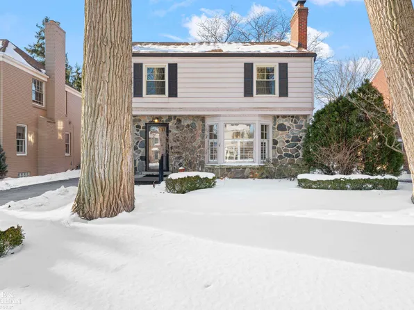 419 Maison Rd, Grosse Pointe Farms, MI 48236