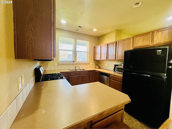 5th image of 687 Callahan Dr