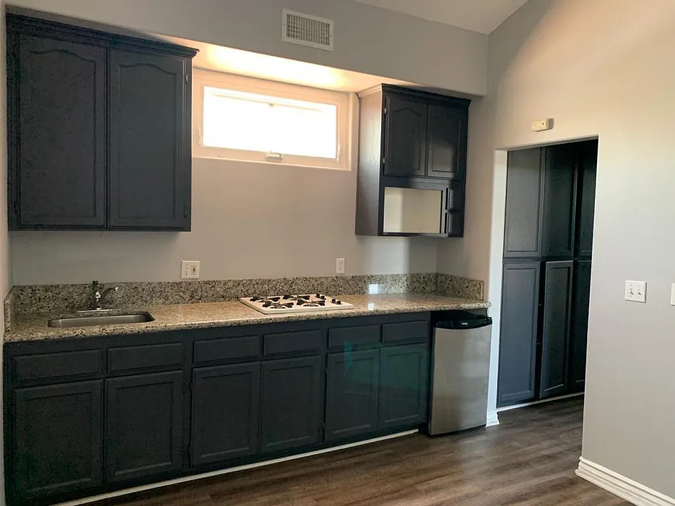 1550 W Lomita Blvd #5