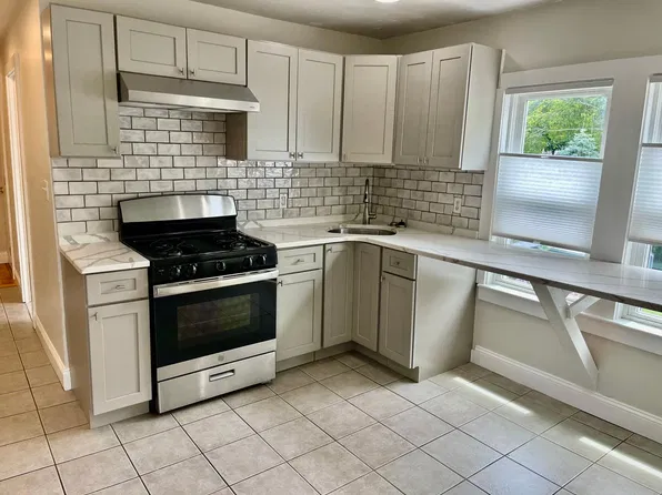15 Bradford St #3, Plymouth, MA 02360
