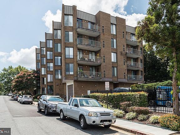 4th image of 316 Burnside St APT 105