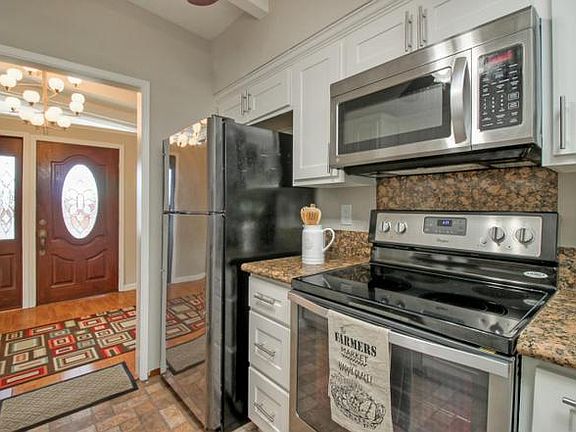 5th image of 991 Las Palmas Dr