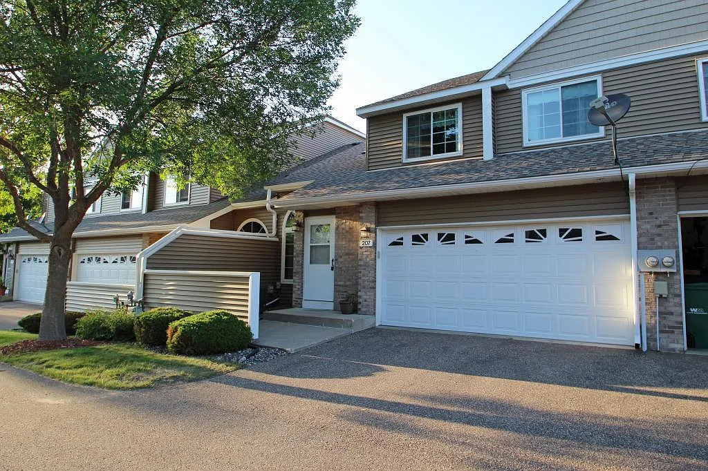 2 bed, 1.5 bath, 1247 sqft, $2,295 — Photo 1