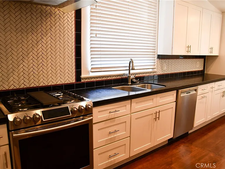 268 N Grand St — Photo 23