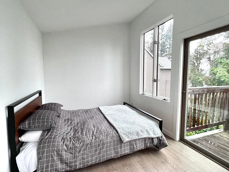 2443 Sunset Ave — Photo 10