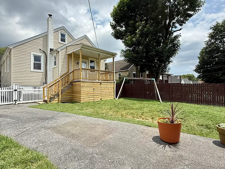 3107 Acton Rd — Photo 2