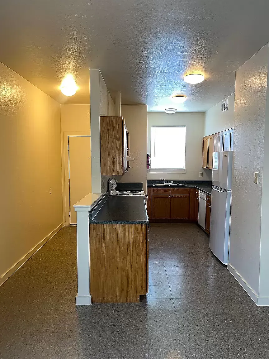 2 bed, 1000 sqft, $1,050 — Photo 1
