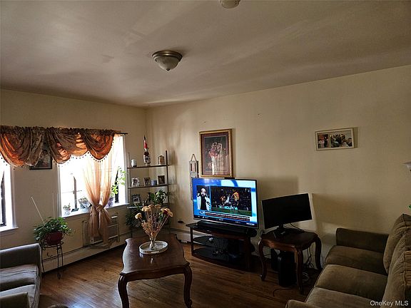 3rd image of 1297 Clay Avenue