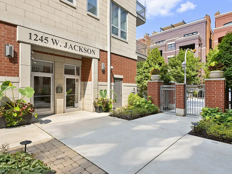 Reside on Jackson — Photo 12