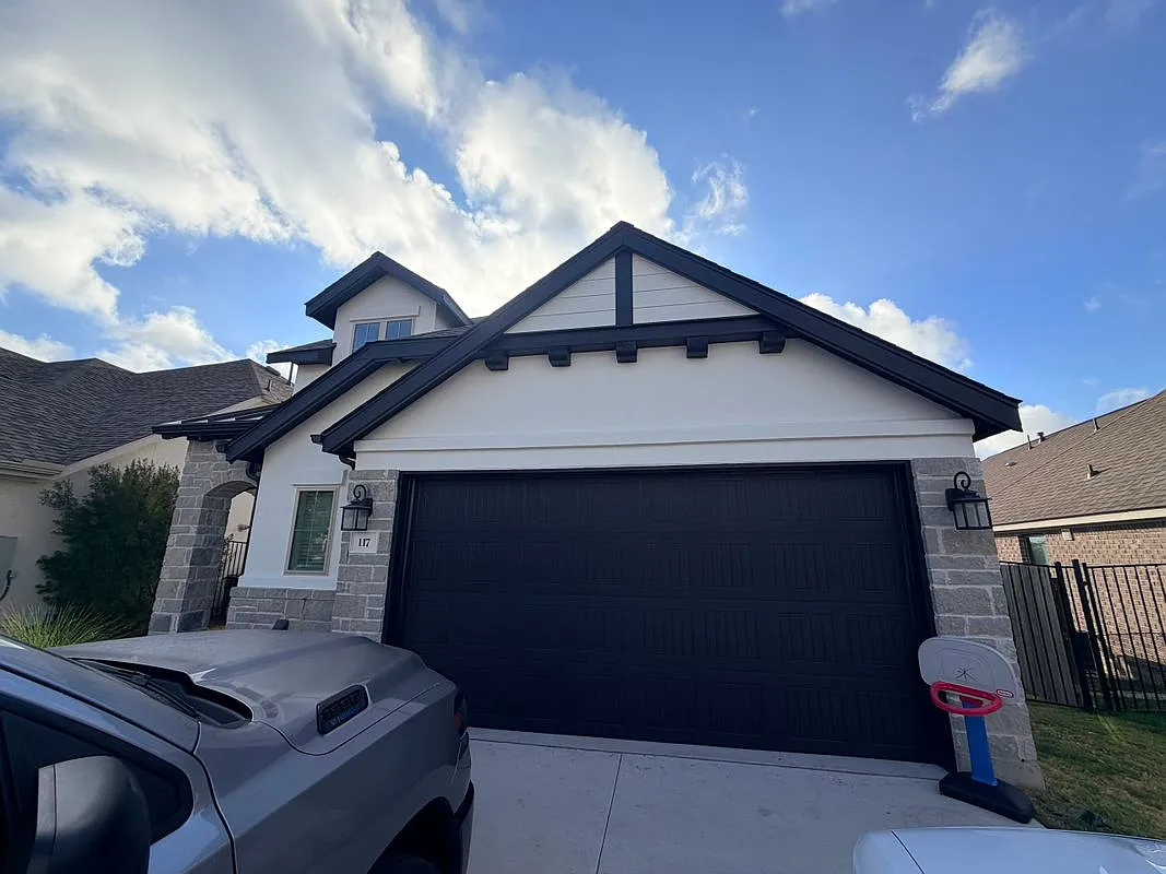3 bed, 1.0 bath, 2664 sqft, $750 — Photo 1