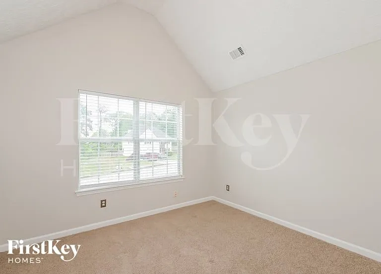 4447 Chester Ln — Photo 12