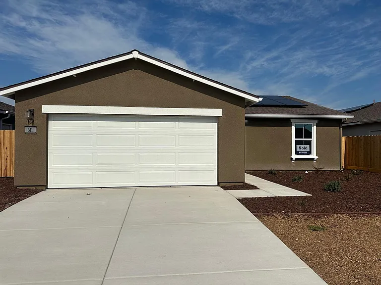 611 Skyler Ln — Photo 2