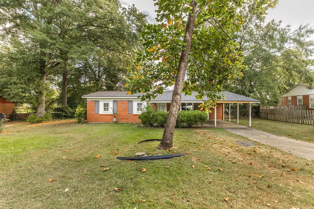 139 Edna Place - 1 — Photo 3