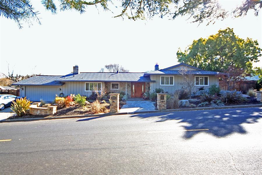 1st image of 211 Fernwood Dr