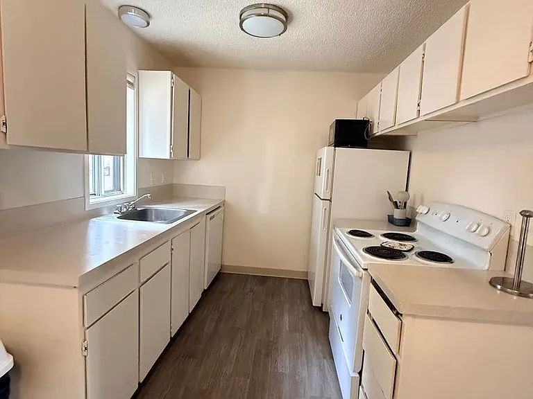 Sunnyside Village Apartments — Photo 50