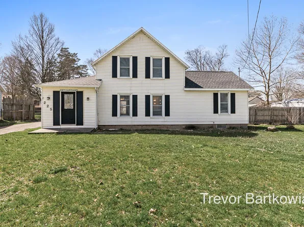 225 Vine St, Wayland, MI 49348