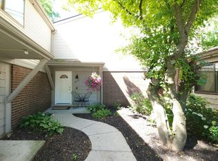29757 Farmbrook Villa Ln, Southfield, MI 48034