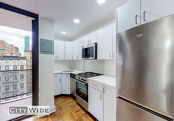 3rd image of 165 E 35th St APT 9C