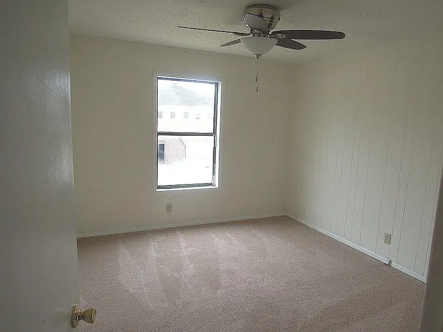 2 bed, $1,050 — Photo 2