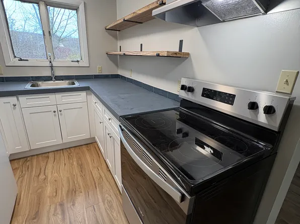 28 Hadley Rd, Sunderland, MA 01375