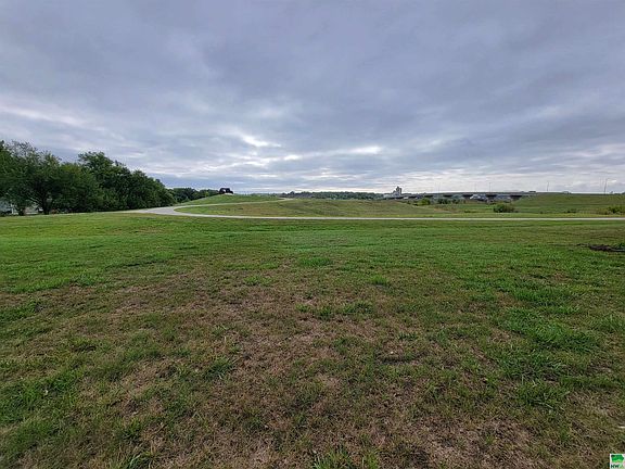 3rd image of 3308 Floyd Blvd