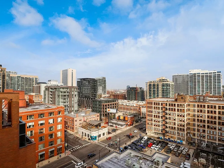 630 N Franklin St #1117 — Photo 7