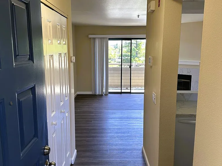 202 Mariner Way — Photo 2