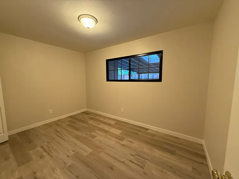 1433 Stahl St — Photo 4