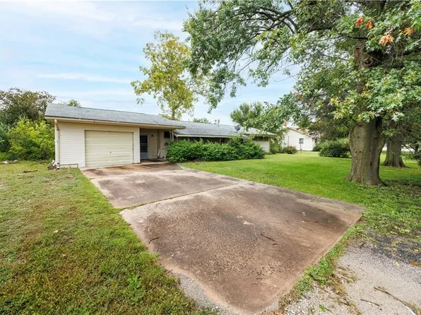 1116 N 3rd St, Fredonia, KS 66736