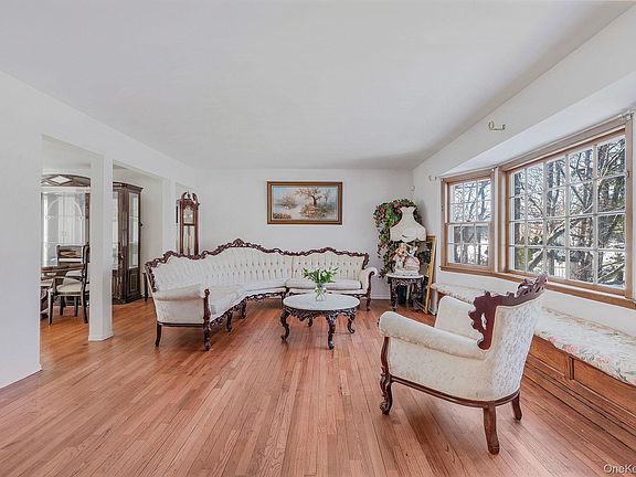 2nd image of 140 Seaman Neck Road