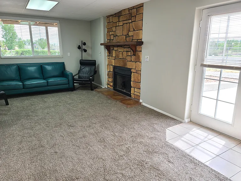 940 W Red Oaks Dr #2 — Photo 4