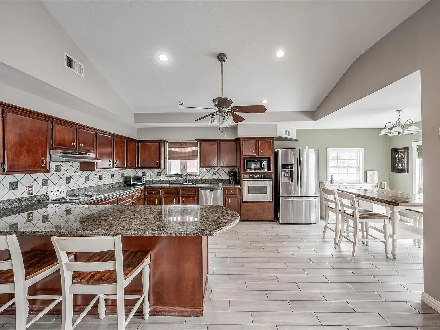 3 bed, 2.5 bath, 1274 sqft, $1,800 — Photo 2