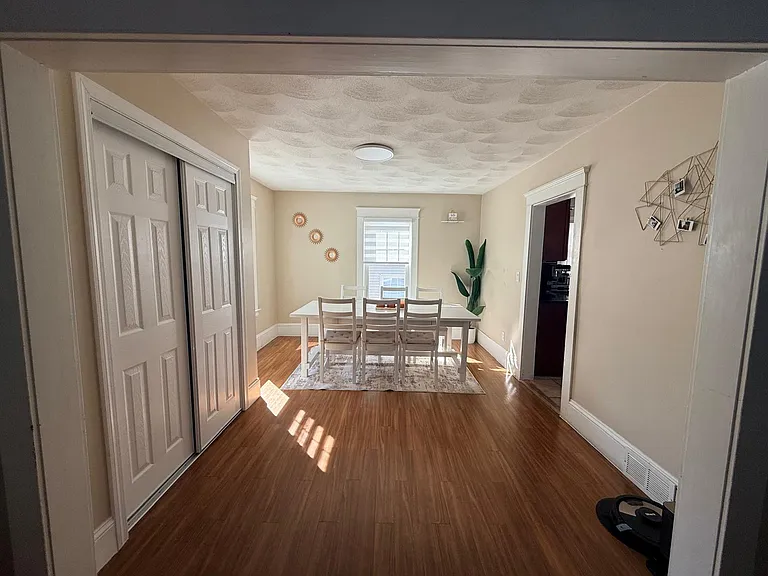 16 Sunset Ave — Photo 2