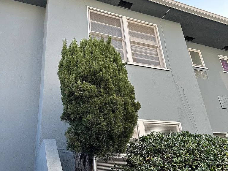1849 S Beverly Glen Blvd #1/2 — Photo 2