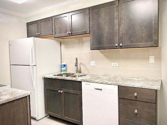 4th image of 2066 Saint Johns Ave APT 305
