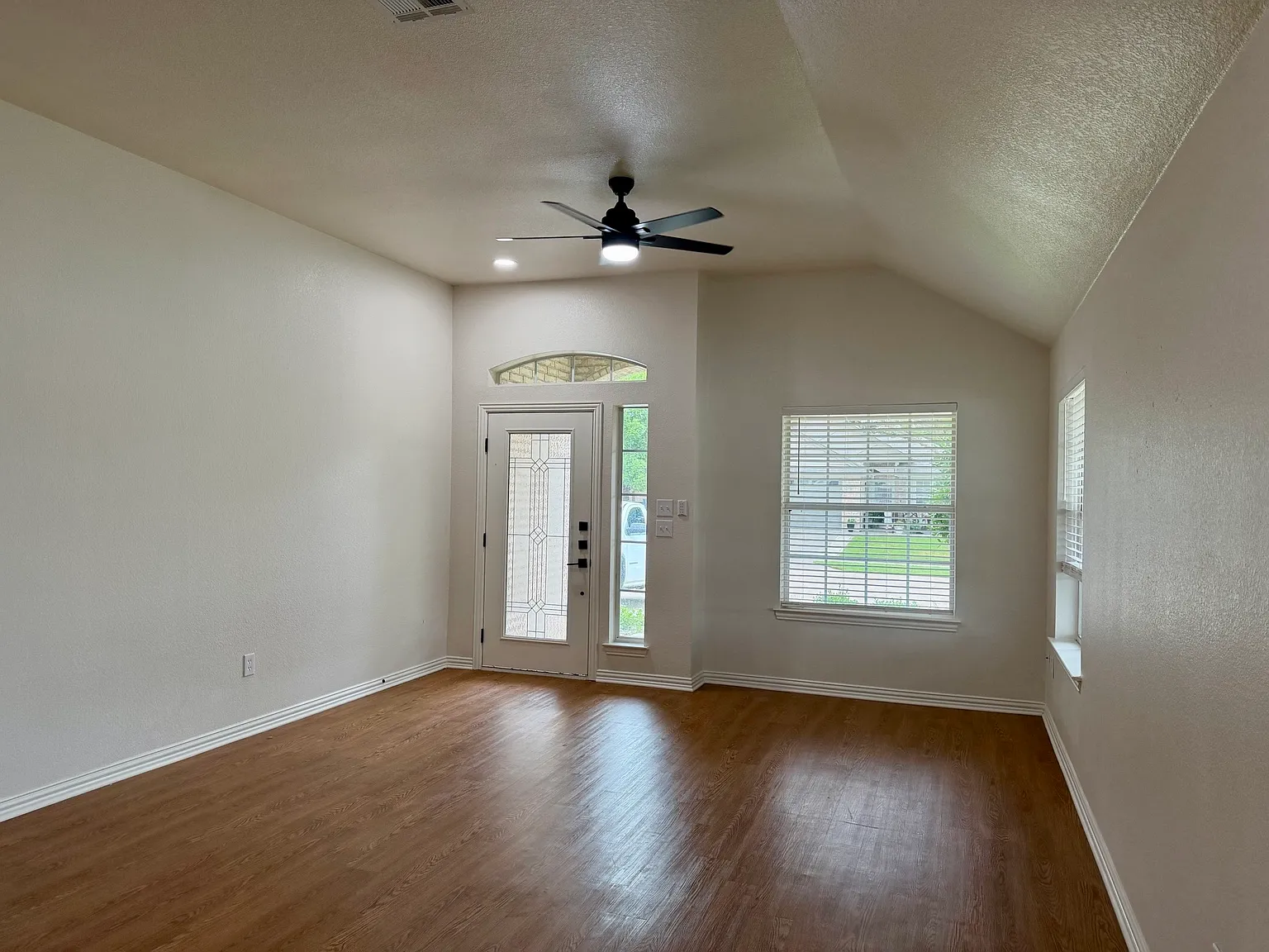 1001 Roberts Bend Ct — Photo 4