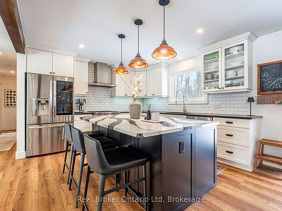 4th image of 3922 Horseshoe Valley Rd W