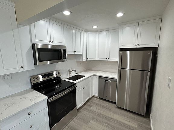 3rd image of 220 Peninsula Ave #12