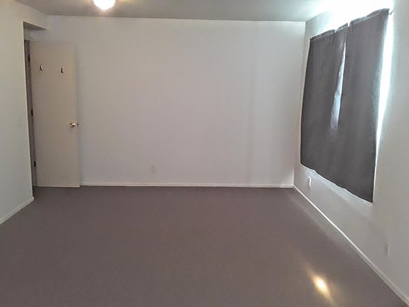 2nd image of 945 Gretna Green Way