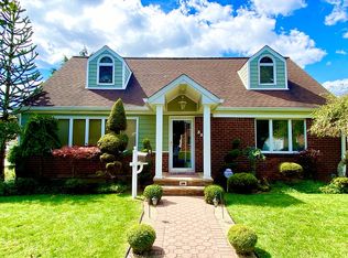 332 Rintin St, Franklin Square, NY 11010